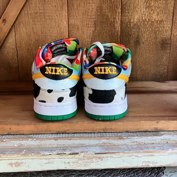 Athletic_Shoes